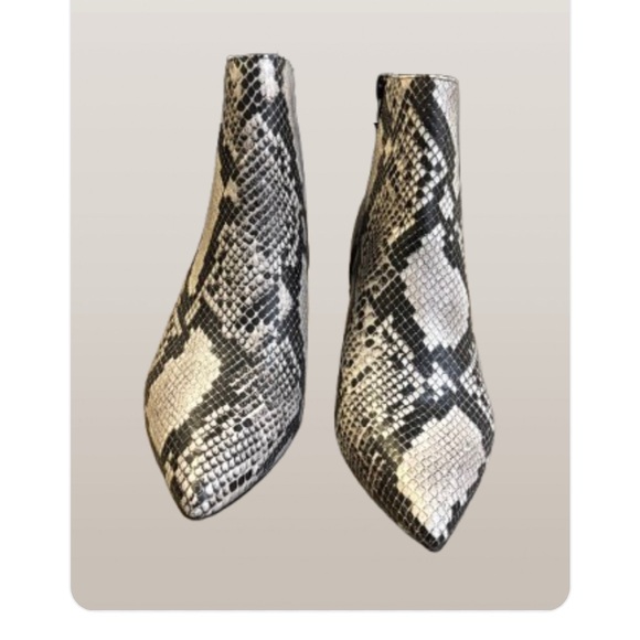 Journee Collection Comfortfoam Isobel Ankle Boot Snake - Picture 2 of 7